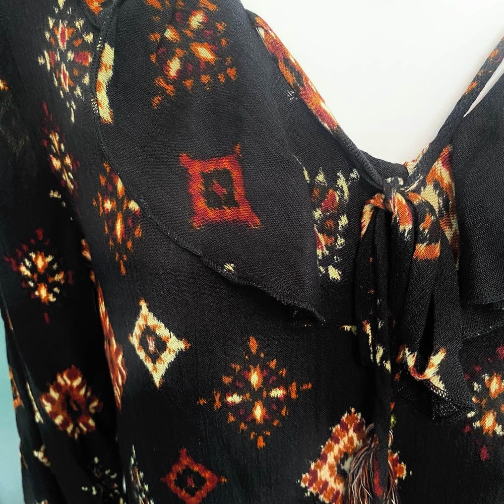 Signature Studio Boho Long Sleeve Ruffled V Neck Black Tribal Pattern Shirt Sz S - Picture 4 of 9